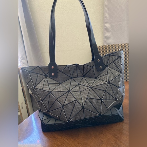 Emilio Pepe Geometric gray & black  Two Tone Large Shoulder Tote Bag - Picture 4 of 7